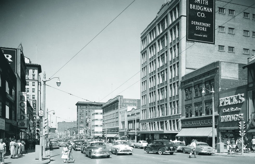 Street view of downtown Flint in the early 1940s, showing the Bridgman department store.